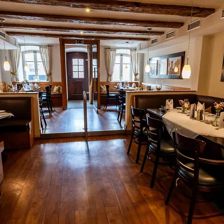 Restaurant Zum Storchen Hotell 3*